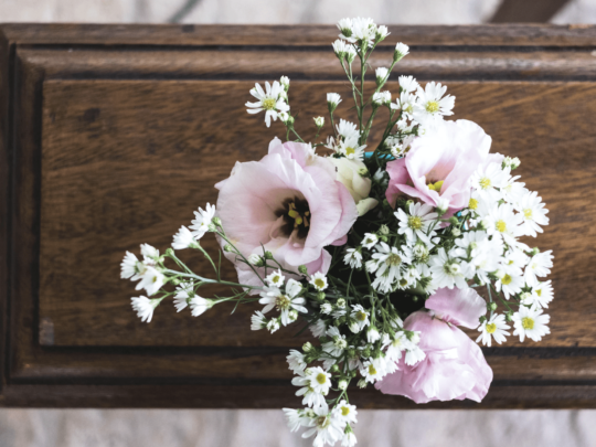 10 Tips for Choosing the Right Flowers for a Funeral